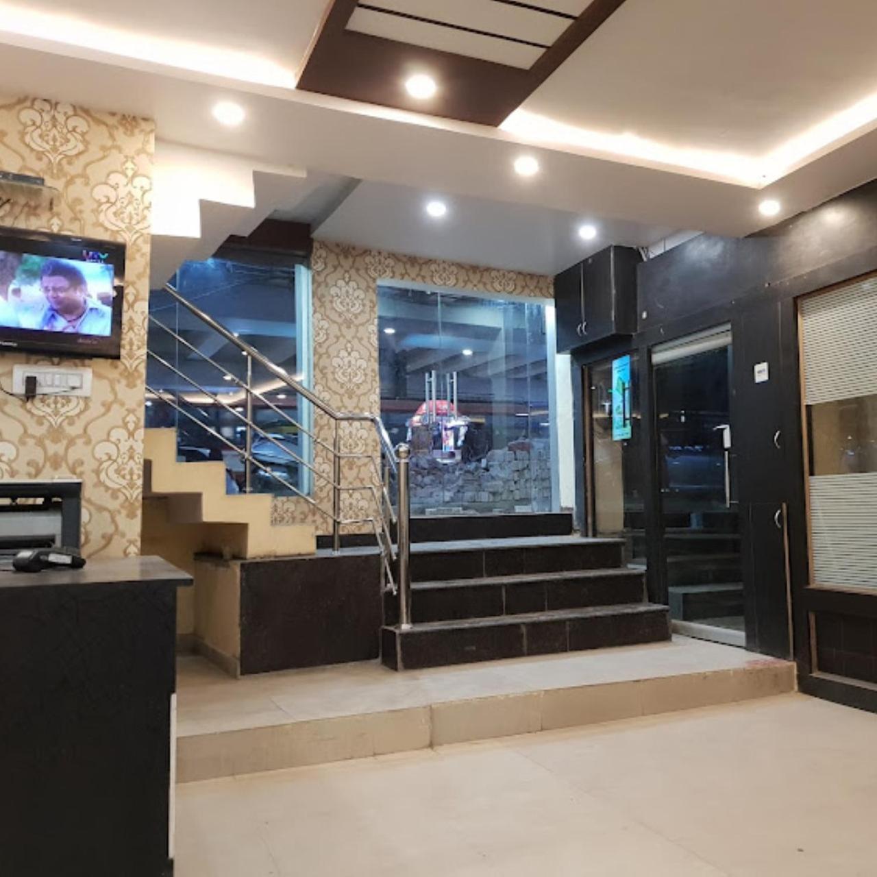 New Kumar Hotel & Banquet Lucknow Exterior foto